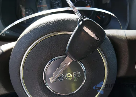 2015 Jeep Compass Sport z USA, uszkodzony, nr VIN 1C4NJCBA8FD156623